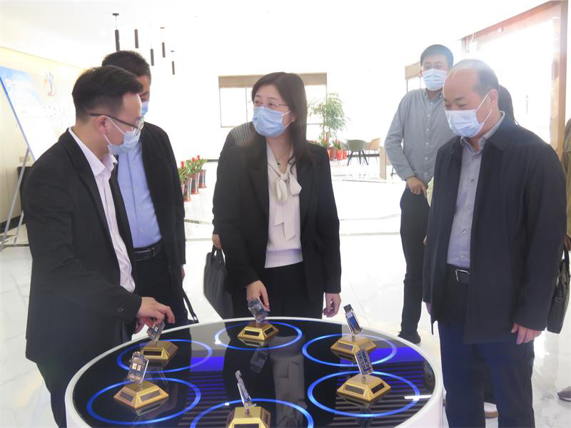 高郵市商務局局長呂艾芳蒞臨我司參觀